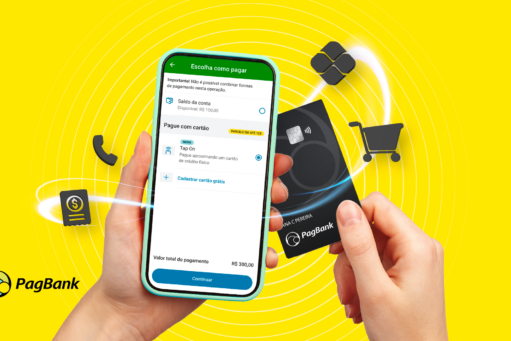 pagbank tap on - mão aproximando cartão pagbank de celular com app pagbank aberto